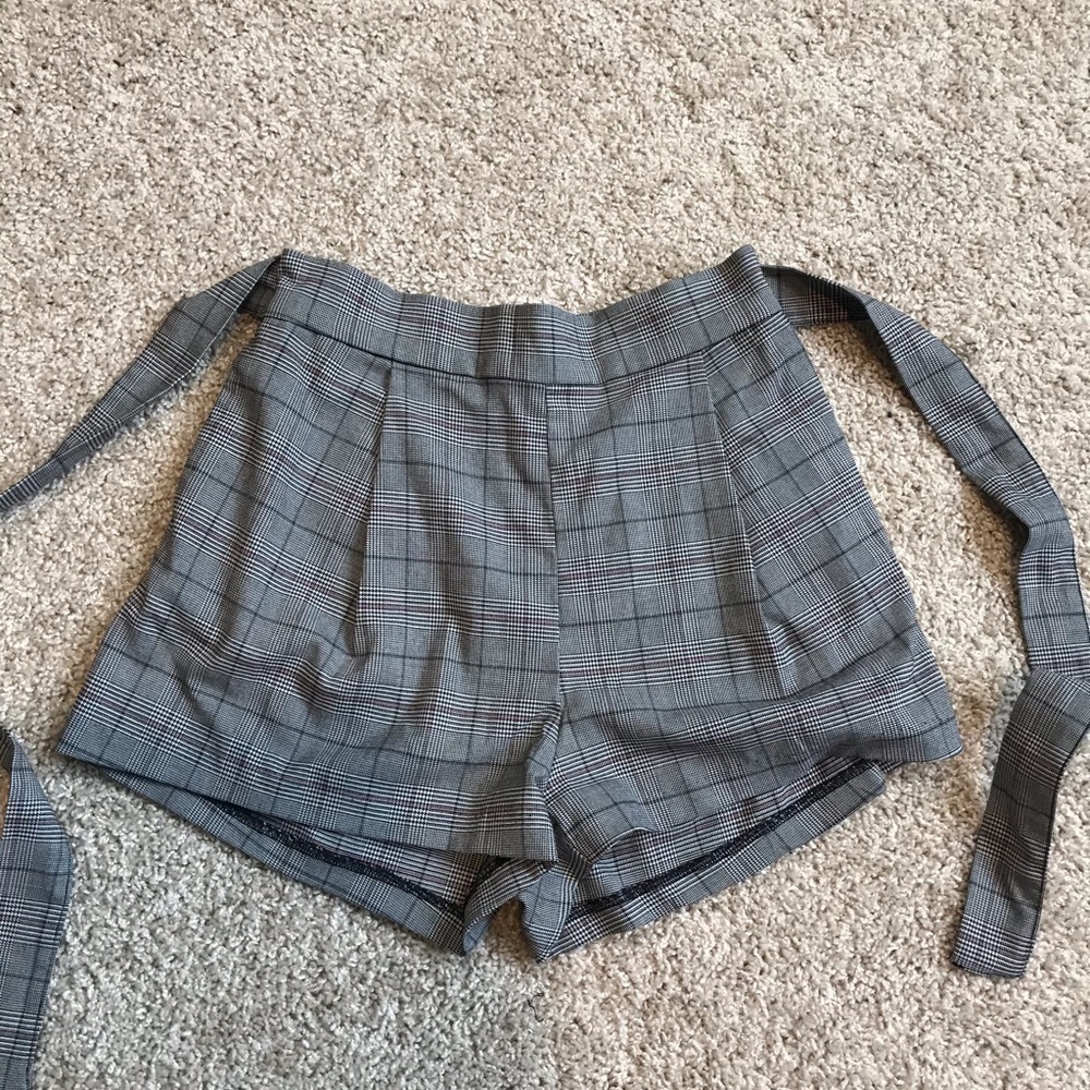Divided H&M shorts with front tie - Picture 5 of 9
